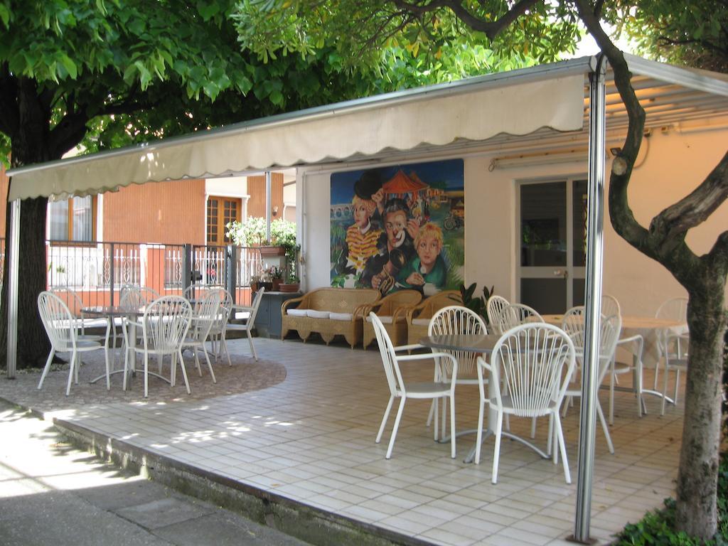 Hotel Eleonora ริมินี ภายนอก รูปภาพ