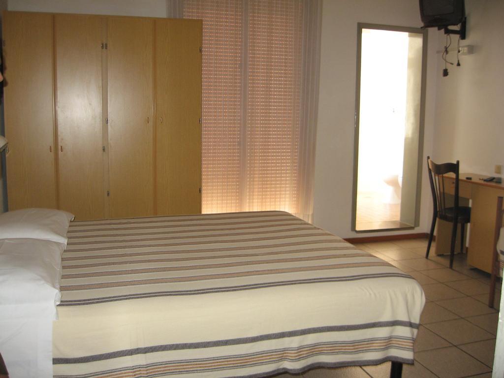 Hotel Eleonora ริมินี ห้อง รูปภาพ