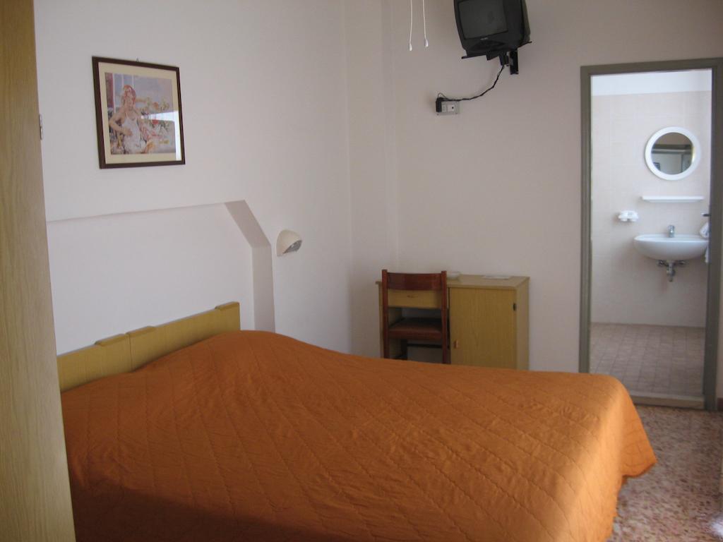 Hotel Eleonora ริมินี ห้อง รูปภาพ