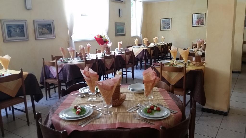 Hotel Eleonora ริมินี ภายนอก รูปภาพ